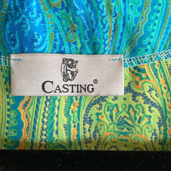 Casting elegant poncho - Picture 3 of 6